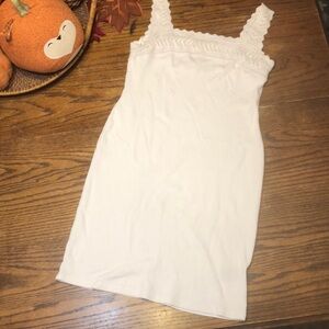 EUC Lauren Ralph Lauren embroidered detailed white dress